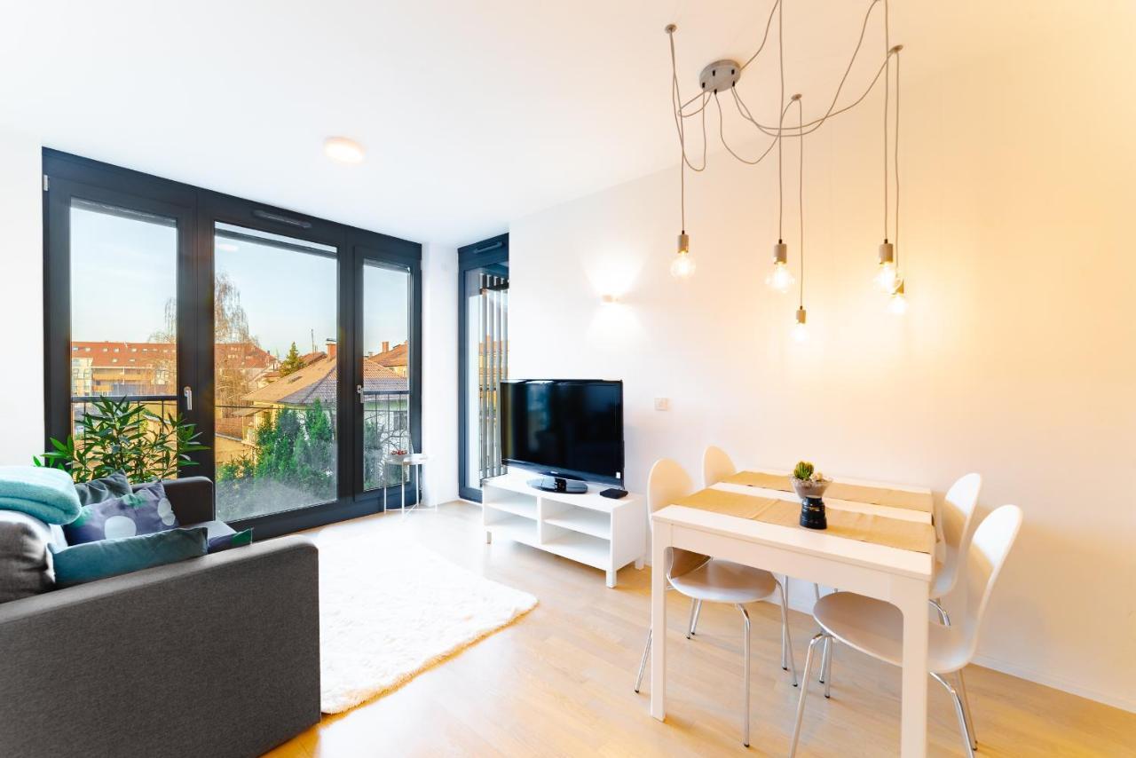 Apartment Monochrome Urban Hoodie Ljubljana Exterior photo