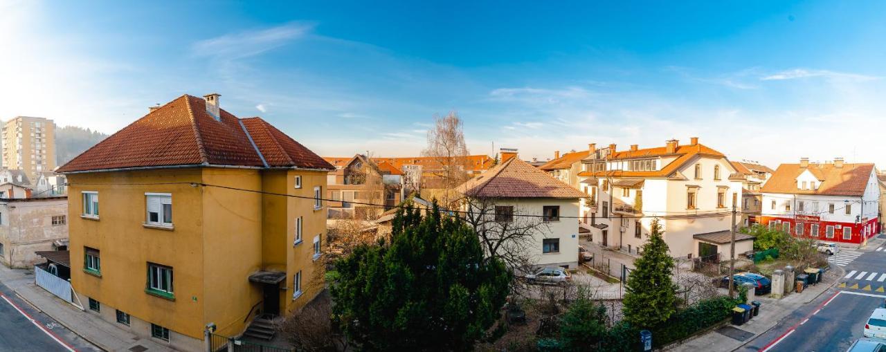 Apartment Monochrome Urban Hoodie Ljubljana Exterior photo